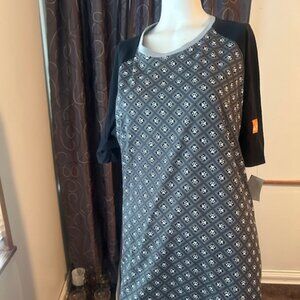 Con Struct Black/White Pawprint t-shirt, size XL